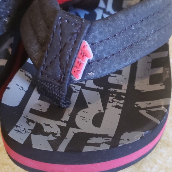 Toddler Reef Flip Flop - Picture 2 of 4